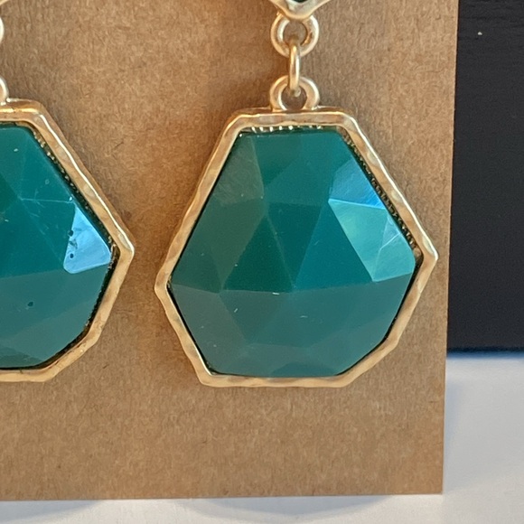 014-Fashion Earrings - Picture 4 of 5